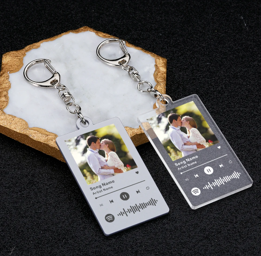 Personalized Spotify Acrylic Keychain with Custom Song, Photo, and Music Album Cover – Ideal Birthday Gift for Girlfriend